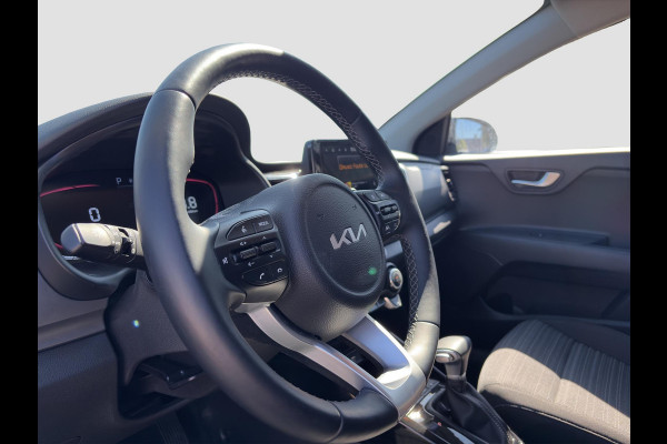 Kia Stonic 1.0 T-GDi MHEV DynamicPlusLine Automaat Stoel- en stuurverwarming | Cruise | Navi | Privacy Glass | Camera |