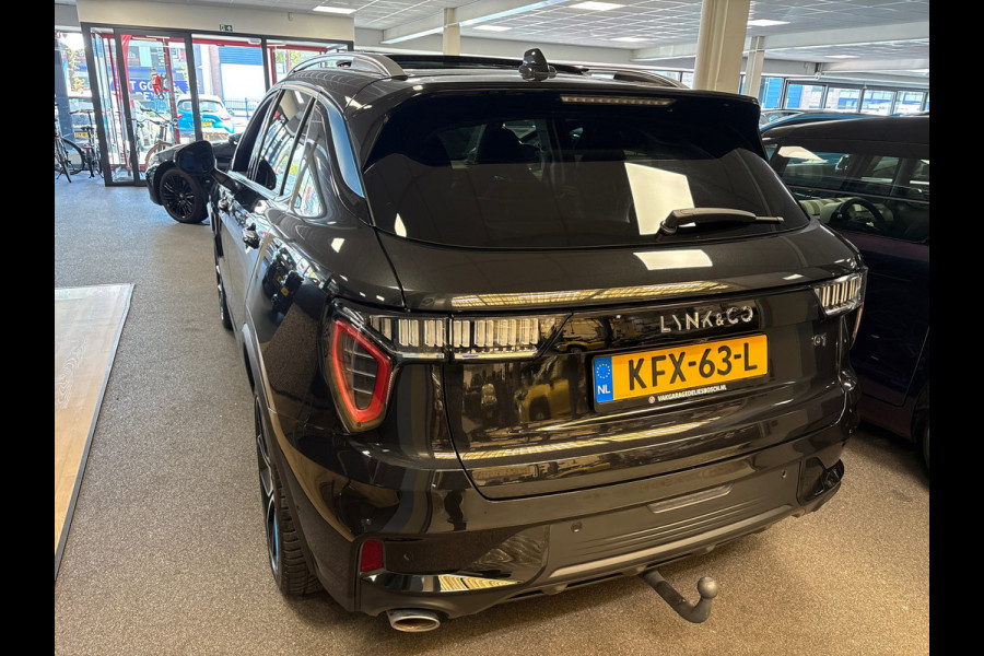 Lynk & Co 01 1.5 / pano / 360 camera / 1800kg trekgewicht/ Infinity / navi / stoelverwarming/trekhaak