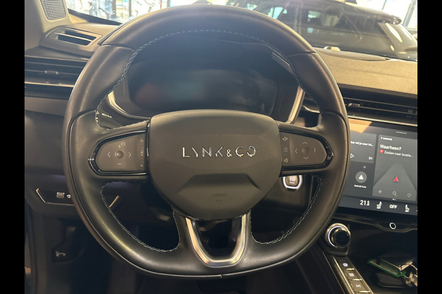 Lynk & Co 01 1.5 / pano / 360 camera / 1800kg trekgewicht/ Infinity / navi / stoelverwarming/trekhaak
