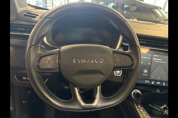 Lynk & Co 01 1.5 / pano / 360 camera / 1800kg trekgewicht/ Infinity / navi / stoelverwarming/trekhaak