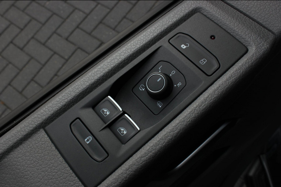 Volkswagen Transporter 2.0 TDI L2H1 150PK JB- EDITION DSG / PDC / VERLAGINGSVEREN / LEDEREN BEKLEDING / FULL / APPLE CARPLAY /NAVI