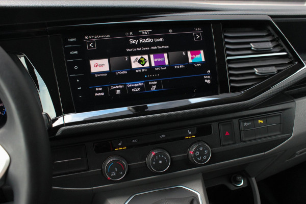 Volkswagen Transporter 2.0 TDI L2H1 150PK JB- EDITION DSG / PDC / VERLAGINGSVEREN / LEDEREN BEKLEDING / FULL / APPLE CARPLAY /NAVI