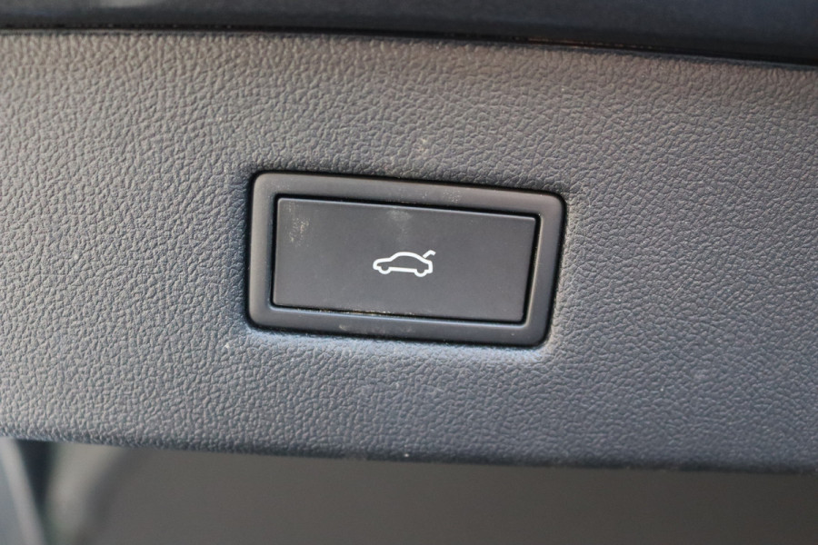 Ford Capri Premium Extended Range AWD 79 kWh Pano-dak/Adaptive-cruise/360camera/Stoelverwaming