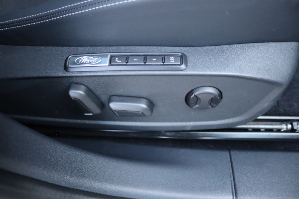 Ford Capri Premium Extended Range AWD 79 kWh Pano-dak/Adaptive-cruise/360camera/Stoelverwaming