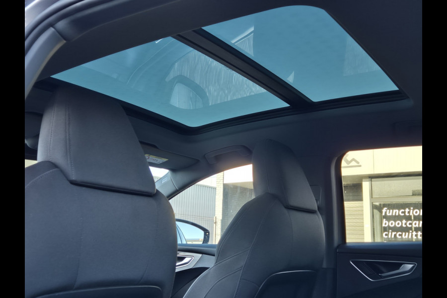 Audi Q4 e-tron 50 quattro Launch edition 299 Pk Pano Camera