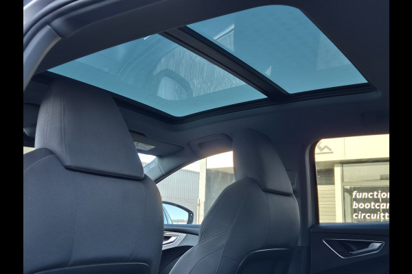 Audi Q4 e-tron 50 quattro Launch edition 299 Pk Pano Camera