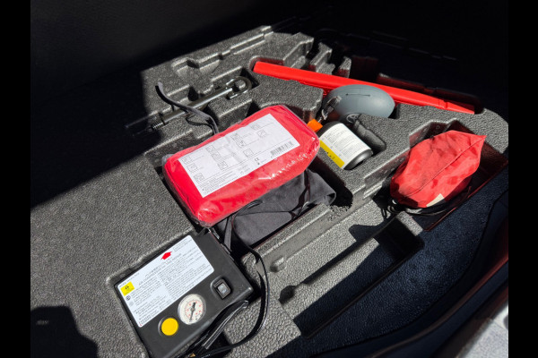 Toyota C-HR 1.8 Hybrid Business Intro, KeyLess, Camera, Trekhaak