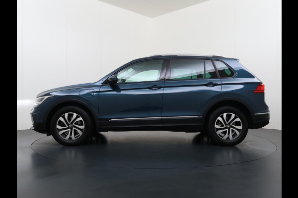 Volkswagen Tiguan 1.4 TSI eHybrid PHEV DIRECT LEVERBAAR | RECENT ONDERHOUD UITGEVOERD | 360 CAMERA ZICHT | STOEL- EN STUURWIELVERWARMING | PANORAMADAK | INCLUSIEF 12 MAANDEN BOVAG-GARANTIE