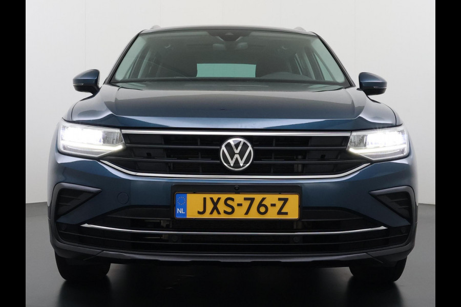 Volkswagen Tiguan 1.4 TSI eHybrid PHEV DIRECT LEVERBAAR | RECENT ONDERHOUD UITGEVOERD | 360 CAMERA ZICHT | STOEL- EN STUURWIELVERWARMING | PANORAMADAK | INCLUSIEF 12 MAANDEN BOVAG-GARANTIE