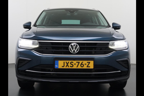 Volkswagen Tiguan 1.4 TSI eHybrid PHEV DIRECT LEVERBAAR | RECENT ONDERHOUD UITGEVOERD | 360 CAMERA ZICHT | STOEL- EN STUURWIELVERWARMING | PANORAMADAK | INCLUSIEF 12 MAANDEN BOVAG-GARANTIE