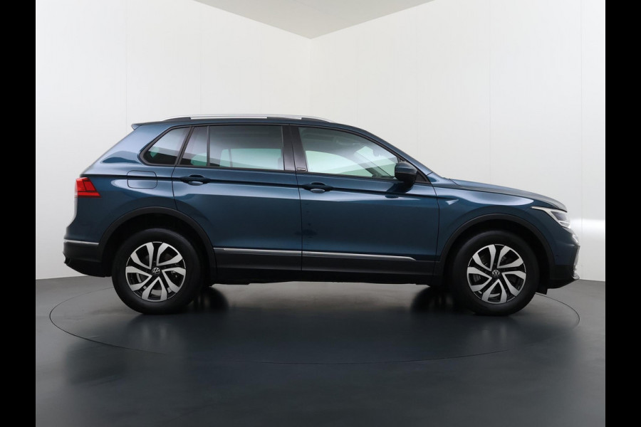 Volkswagen Tiguan 1.4 TSI eHybrid PHEV DIRECT LEVERBAAR | RECENT ONDERHOUD UITGEVOERD | 360 CAMERA ZICHT | STOEL- EN STUURWIELVERWARMING | PANORAMADAK | INCLUSIEF 12 MAANDEN BOVAG-GARANTIE
