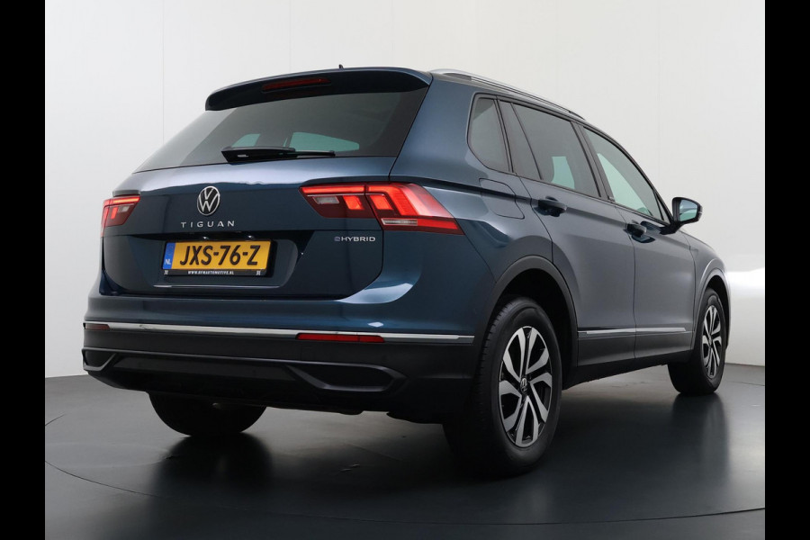 Volkswagen Tiguan 1.4 TSI eHybrid PHEV DIRECT LEVERBAAR | RECENT ONDERHOUD UITGEVOERD | 360 CAMERA ZICHT | STOEL- EN STUURWIELVERWARMING | PANORAMADAK | INCLUSIEF 12 MAANDEN BOVAG-GARANTIE