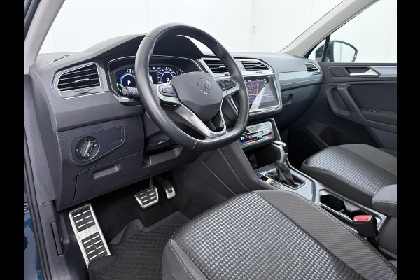 Volkswagen Tiguan 1.4 TSI eHybrid PHEV DIRECT LEVERBAAR | RECENT ONDERHOUD UITGEVOERD | 360 CAMERA ZICHT | STOEL- EN STUURWIELVERWARMING | PANORAMADAK | INCLUSIEF 12 MAANDEN BOVAG-GARANTIE