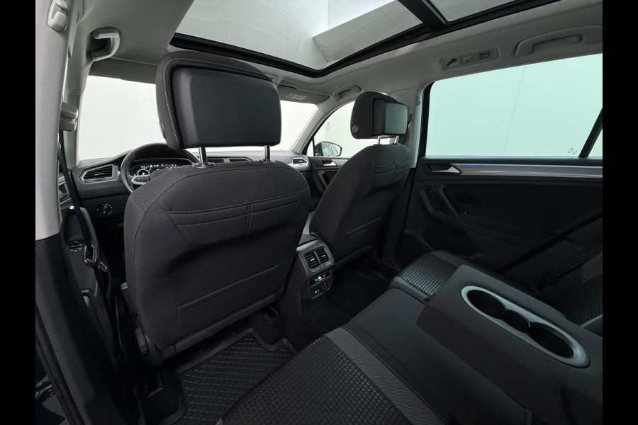 Volkswagen Tiguan 1.4 TSI eHybrid PHEV DIRECT LEVERBAAR | RECENT ONDERHOUD UITGEVOERD | 360 CAMERA ZICHT | STOEL- EN STUURWIELVERWARMING | PANORAMADAK | INCLUSIEF 12 MAANDEN BOVAG-GARANTIE