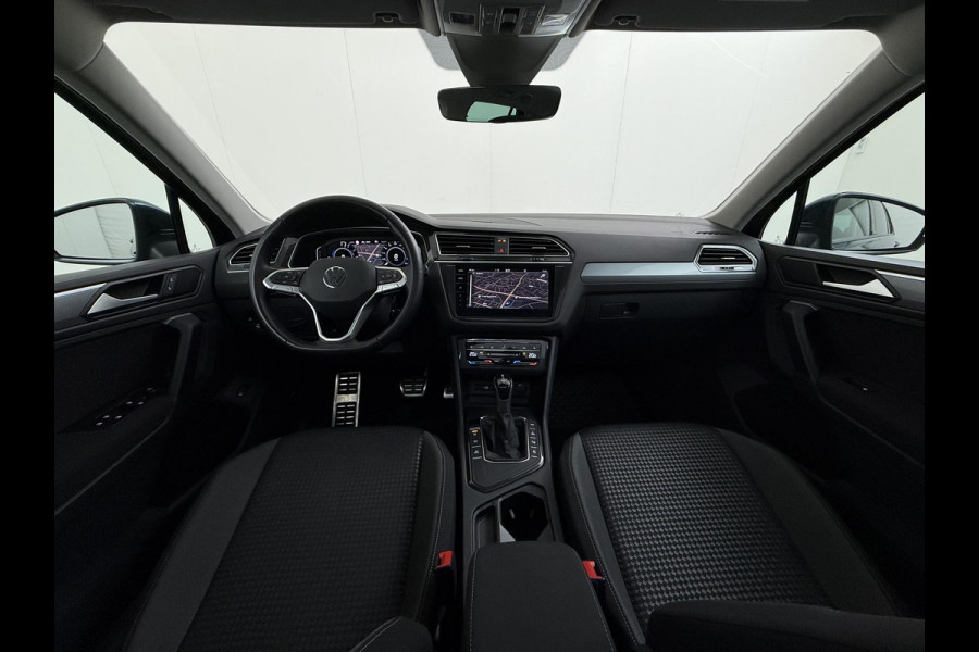 Volkswagen Tiguan 1.4 TSI eHybrid PHEV DIRECT LEVERBAAR | RECENT ONDERHOUD UITGEVOERD | 360 CAMERA ZICHT | STOEL- EN STUURWIELVERWARMING | PANORAMADAK | INCLUSIEF 12 MAANDEN BOVAG-GARANTIE