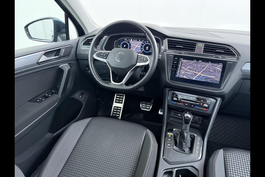 Volkswagen Tiguan 1.4 TSI eHybrid PHEV DIRECT LEVERBAAR | RECENT ONDERHOUD UITGEVOERD | 360 CAMERA ZICHT | STOEL- EN STUURWIELVERWARMING | PANORAMADAK | INCLUSIEF 12 MAANDEN BOVAG-GARANTIE