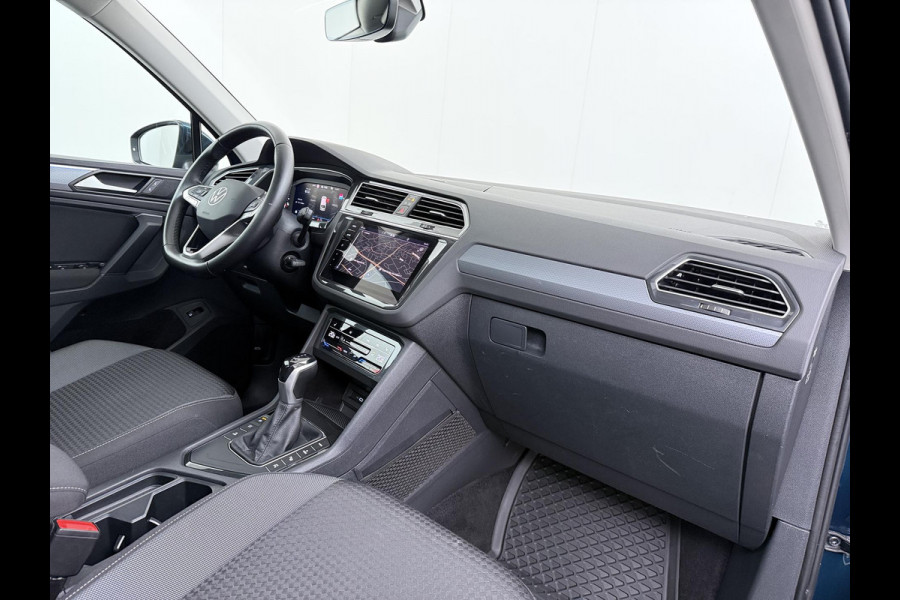 Volkswagen Tiguan 1.4 TSI eHybrid PHEV DIRECT LEVERBAAR | RECENT ONDERHOUD UITGEVOERD | 360 CAMERA ZICHT | STOEL- EN STUURWIELVERWARMING | PANORAMADAK | INCLUSIEF 12 MAANDEN BOVAG-GARANTIE