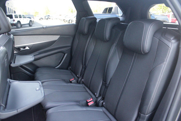 Peugeot 5008 1.6 180PK AUTOMAAT GT | PANORAMA SCHUIF/KANTEL DAK | FOCAL AUDIO SYSTEM | 7-PERSOONS! | NAVIGATIE | APPLE CARPLAY/ANDROID AUTO | ADAPTIVE CRUISE CONTROL | BLACK PACK | FULL LED KOPLAMPEN | DAB+ RADIO | DODEHOEK DETECTIE | 19" LICHTMETALEN VELGEN |