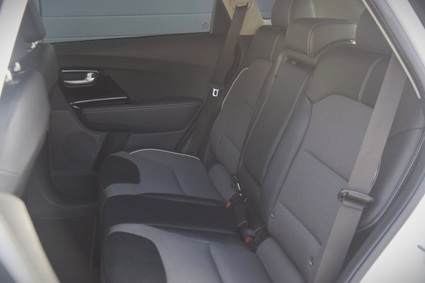 Kia e-Niro DynamicPlusLine 39 kWh SOH 100%/OPENDAK/STOELVERWARMING/CAMERA