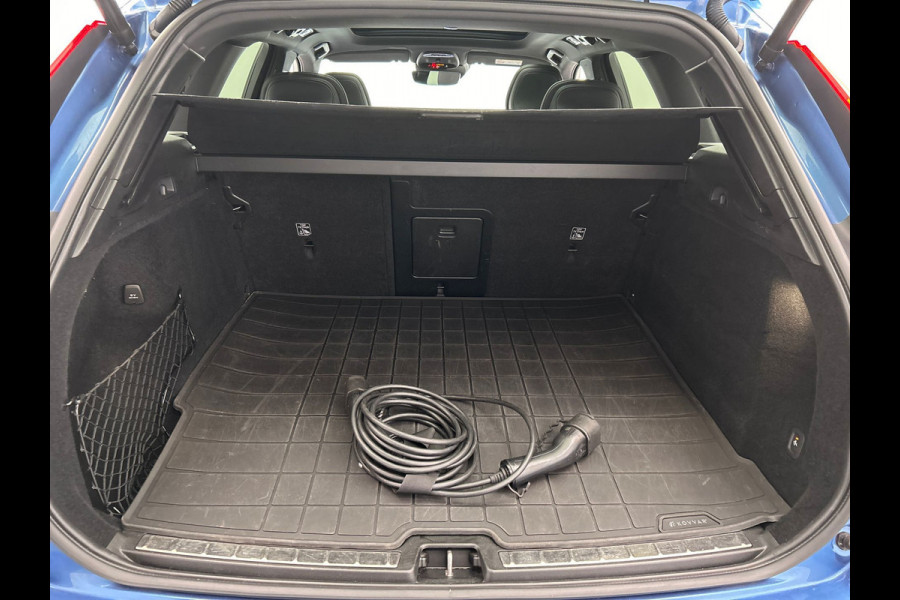 Volvo XC60 2.0 Recharge T8 AWD R-Design HEICO | Trekhaak | Stoelverwarming | 360 Camera | Memory | Harman/Kardon | Panoramadak |
