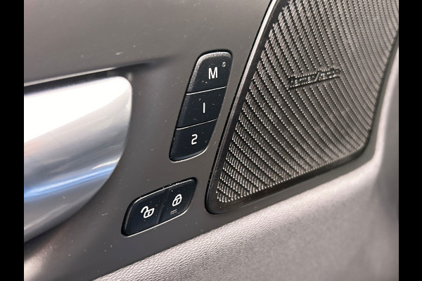 Volvo XC60 2.0 Recharge T8 AWD R-Design HEICO | Trekhaak | Stoelverwarming | 360 Camera | Memory | Harman/Kardon | Panoramadak |