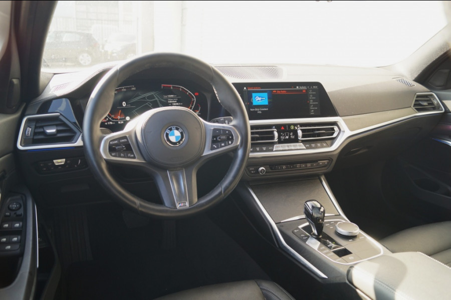 BMW 3 Serie Touring 318i High Executive Edition -LEER-CAM-NAVI-