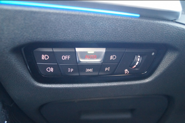 BMW 3 Serie Touring 318i High Executive Edition -LEER-CAM-NAVI-