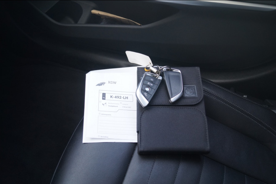 BMW 3 Serie Touring 318i High Executive Edition -LEER-CAM-NAVI-
