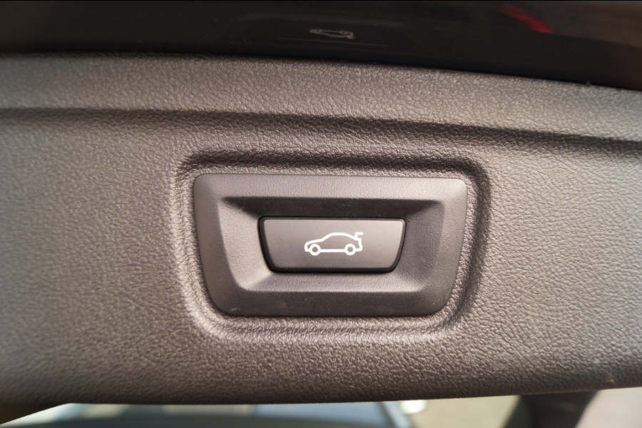 BMW 3 Serie Touring 318i High Executive Edition -LEER-CAM-NAVI-