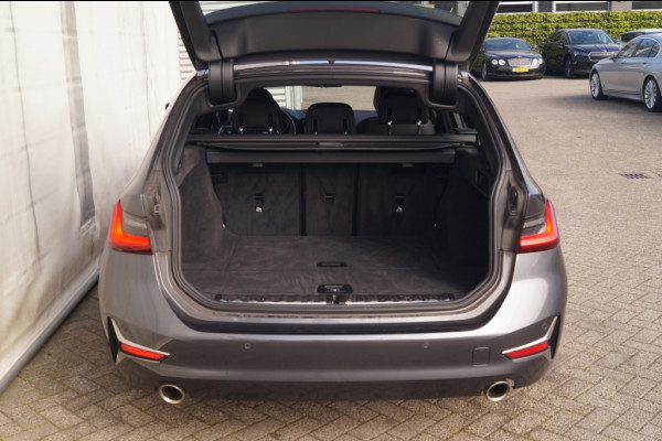 BMW 3 Serie Touring 318i High Executive Edition -LEER-CAM-NAVI-