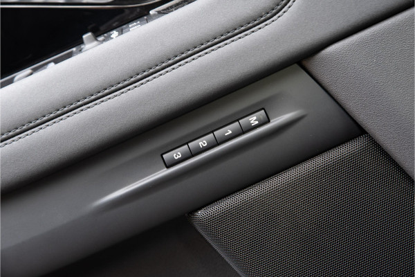 Land Rover Range Rover Evoque 1.5 P300e AWD R-Dynamic HSE Panoramadak Adapt. cruise Stuurverw. Zondag a.s. open!
