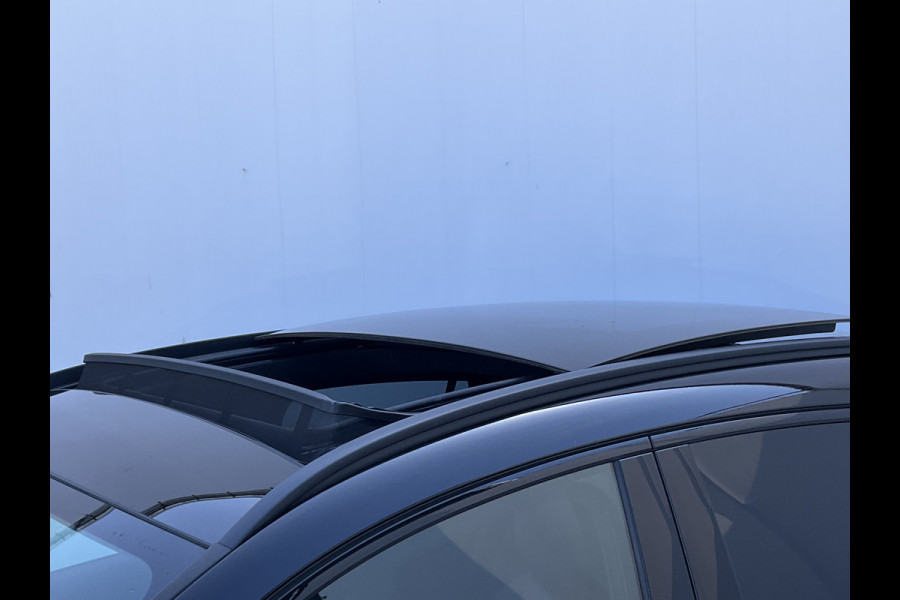 Mercedes-Benz GLA 200 164pk Solution AMG Memory Pano.dak Sfeerverl Hoogzitter Uitstraling!