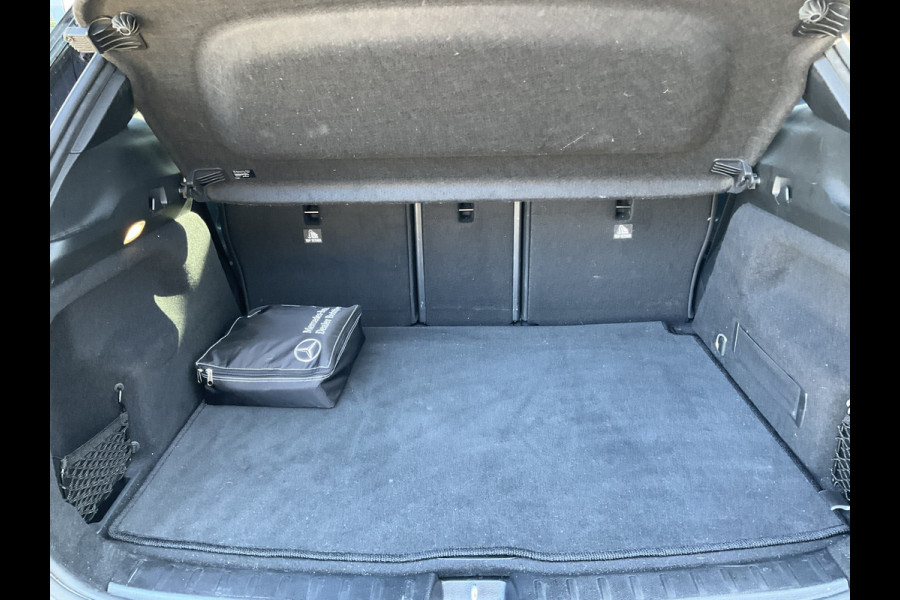 Mercedes-Benz GLA 200 164pk Solution AMG Memory Pano.dak Sfeerverl Hoogzitter Uitstraling!