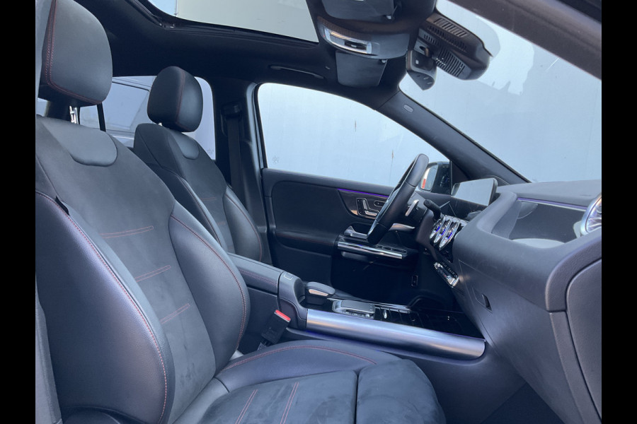 Mercedes-Benz GLA 200 164pk Solution AMG Memory Pano.dak Sfeerverl Hoogzitter Uitstraling!