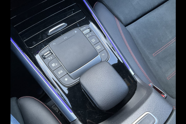 Mercedes-Benz GLA 200 164pk Solution AMG Memory Pano.dak Sfeerverl Hoogzitter Uitstraling!