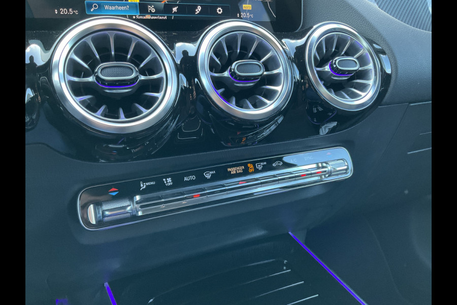 Mercedes-Benz GLA 200 164pk Solution AMG Memory Pano.dak Sfeerverl Hoogzitter Uitstraling!