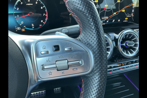 Mercedes-Benz GLA 200 164pk Solution AMG Memory Pano.dak Sfeerverl Hoogzitter Uitstraling!