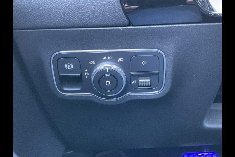 Mercedes-Benz GLA 200 164pk Solution AMG Memory Pano.dak Sfeerverl Hoogzitter Uitstraling!