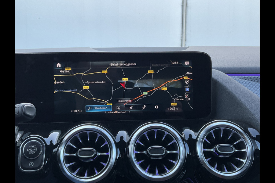 Mercedes-Benz GLA 200 164pk Solution AMG Memory Pano.dak Sfeerverl Hoogzitter Uitstraling!