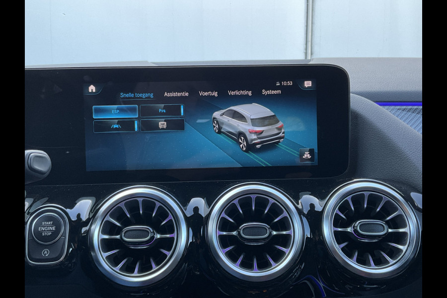 Mercedes-Benz GLA 200 164pk Solution AMG Memory Pano.dak Sfeerverl Hoogzitter Uitstraling!