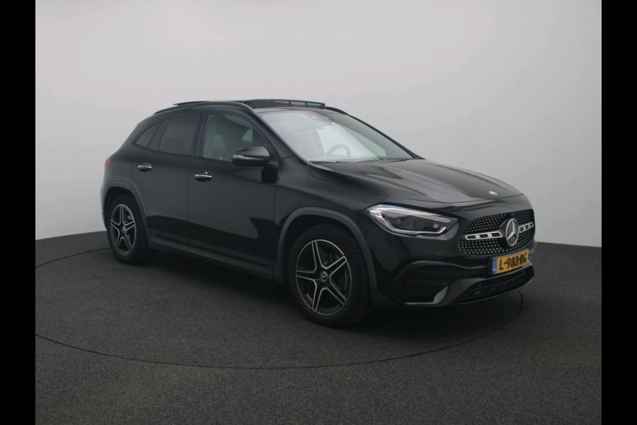 Mercedes-Benz GLA 200 164pk Solution AMG Memory Pano.dak Sfeerverl Hoogzitter Uitstraling!