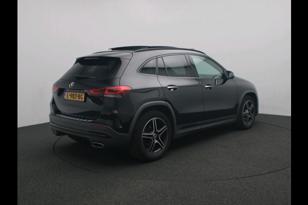 Mercedes-Benz GLA 200 164pk Solution AMG Memory Pano.dak Sfeerverl Hoogzitter Uitstraling!