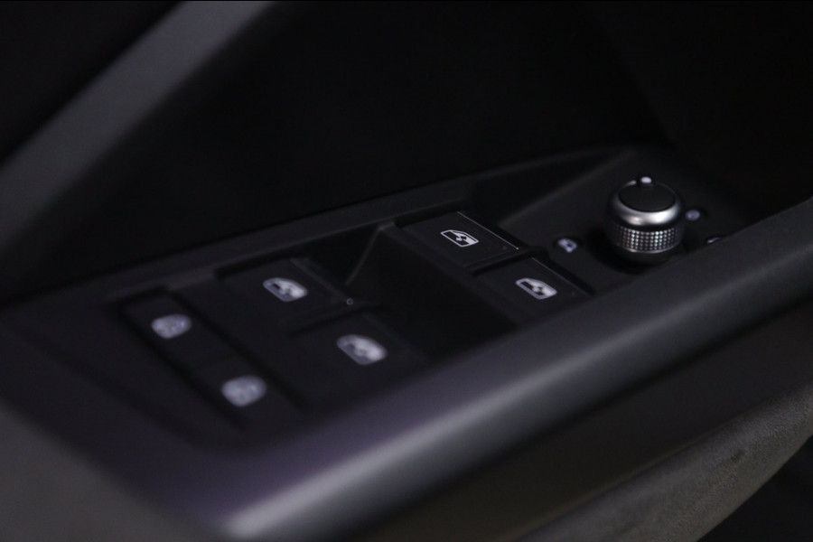 Audi Q3 Sportback 45 TFSI e S-Line PANO/SFEER/CAM/ACC/LANEASSIT/LEER/VOL