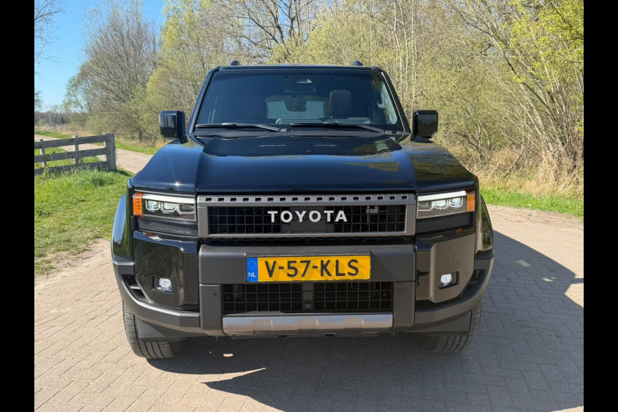 Toyota Land Cruiser 250 2.8 D-4D Standard Roof Window Van Professional
