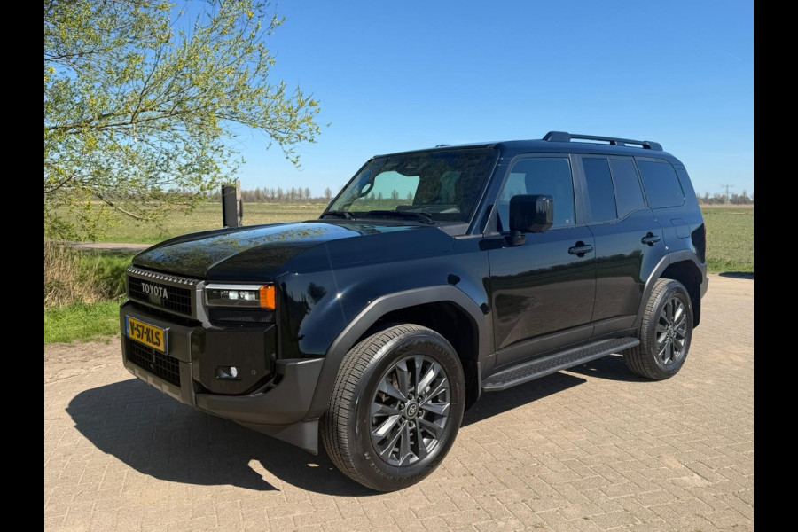 Toyota Land Cruiser 250 2.8 D-4D Standard Roof Window Van Professional