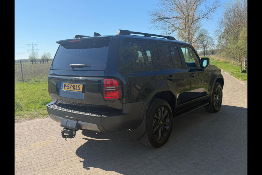 Toyota Land Cruiser 250 2.8 D-4D Standard Roof Window Van Professional