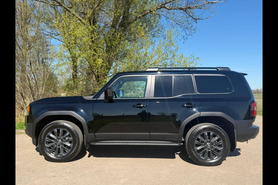 Toyota Land Cruiser 250 2.8 D-4D Standard Roof Window Van Professional