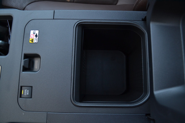 Toyota Land Cruiser 250 2.8 D-4D Standard Roof Window Van Professional