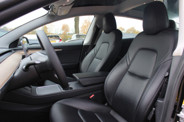 Tesla Model 3 Standard RWD Plus 60 kWh / SOH 90% / FACELIFT / Warmtepomp / Autopilot / Panoramadak / Camera / Leder / 18'' / Leder / Premium Audio