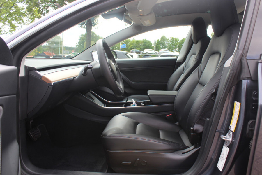 Tesla Model 3 Standard RWD Plus 60 kWh / SOH 90% / FACELIFT / Warmtepomp / Autopilot / Panoramadak / Camera / Leder / 18'' / Leder / Premium Audio